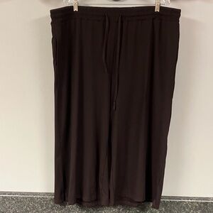 3/28  Brown wide leg Capri pants with pockets 4x